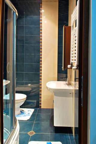 Отель Hotel Diamond Dat Exx company Тбилиси Стандартный трехместный номер-6