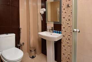 Отель Hotel Diamond Dat Exx company Тбилиси Стандартный четырехместный номер-5