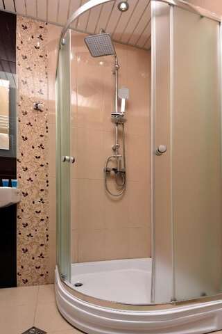 Отель Hotel Diamond Dat Exx company Тбилиси Стандартный четырехместный номер-6