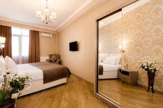 Отель Hotel Diamond Dat Exx company Тбилиси Апартаменты с балконом-2